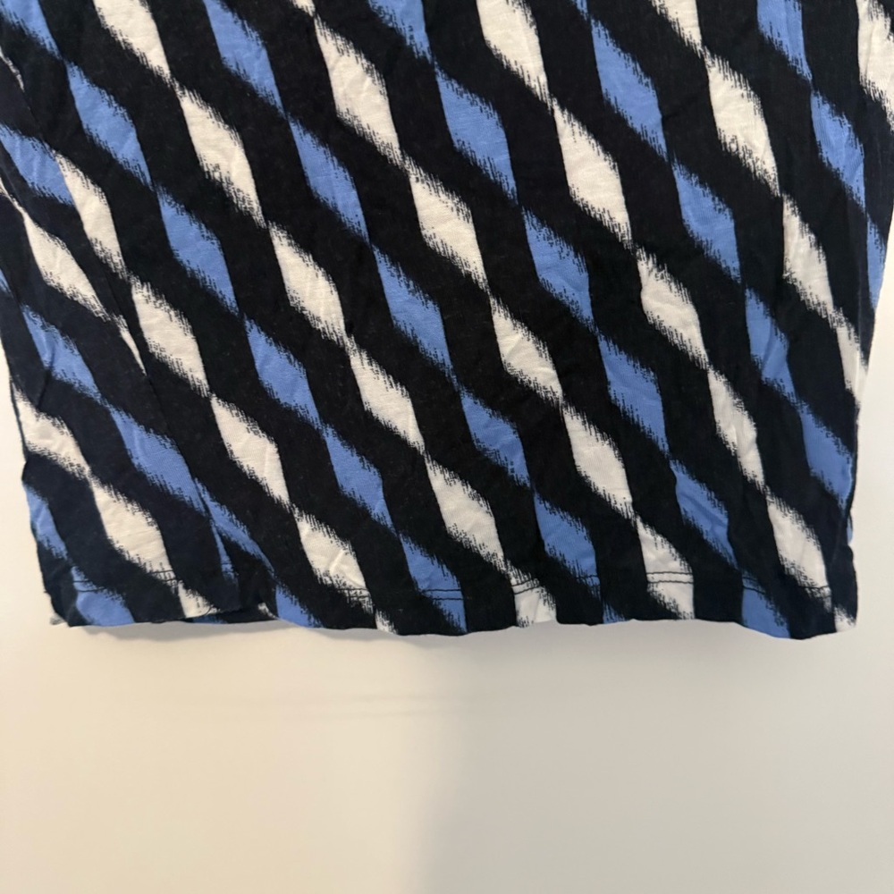 Women's Blue and Black Patterned Top Shoulder Cut-Out - Picture 7 of 7